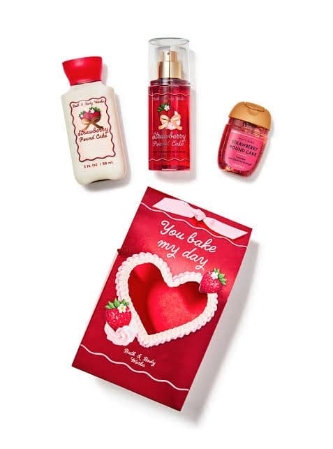 Bath & Body Works Strawberry Pound Cake Mini Gift Set